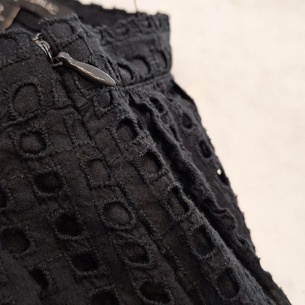 Banana Republic Black Mini Cut Out Pattern Skirt Sz 2 Casual‎ Party Going Out